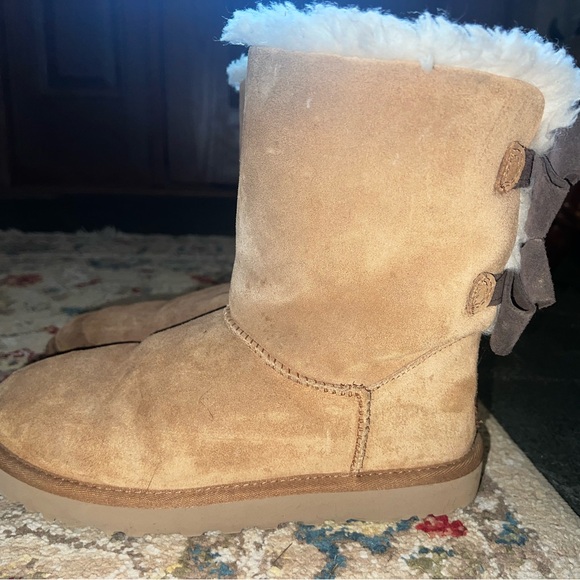 Bailey Bow Uggs - Picture 1 of 5
